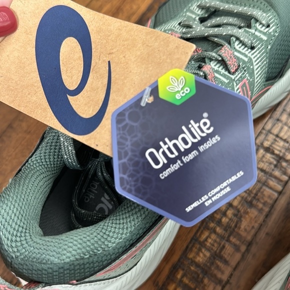 ASICS GEL Venture 9 Running Shoe Sneakers green. New with tags - Picture 8 of 16